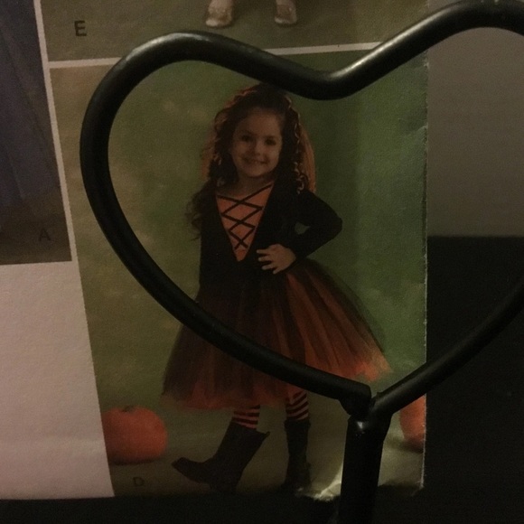 Simplicity 2569 Kids Costume Pattern - 4-5-6-7-8-princess-witch-fairy - Picture 6 of 8